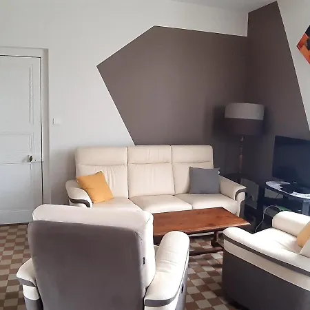 Chambre Spacieuse Et Confortable Proche Musee De L'ardoise Avec Equipements Teletravail - Fr-1-600-229